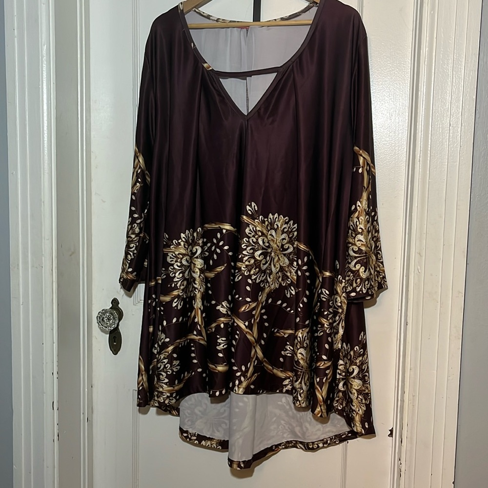 Simply Aster 3X High Low Tunic. Brown with Gold & White Flowers. Polyester.